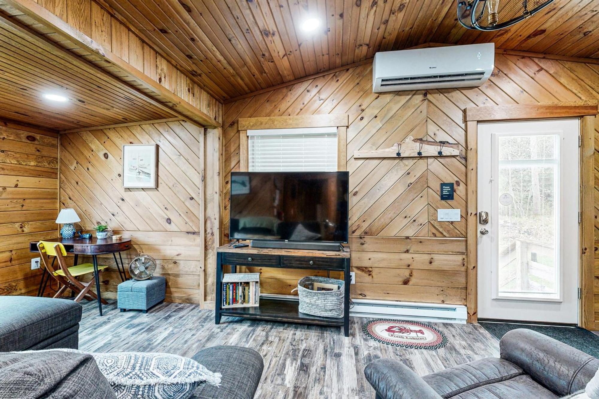 Little Cottage In The Woods บูธเบย์ฮาร์เบอร์ ภายนอก รูปภาพ